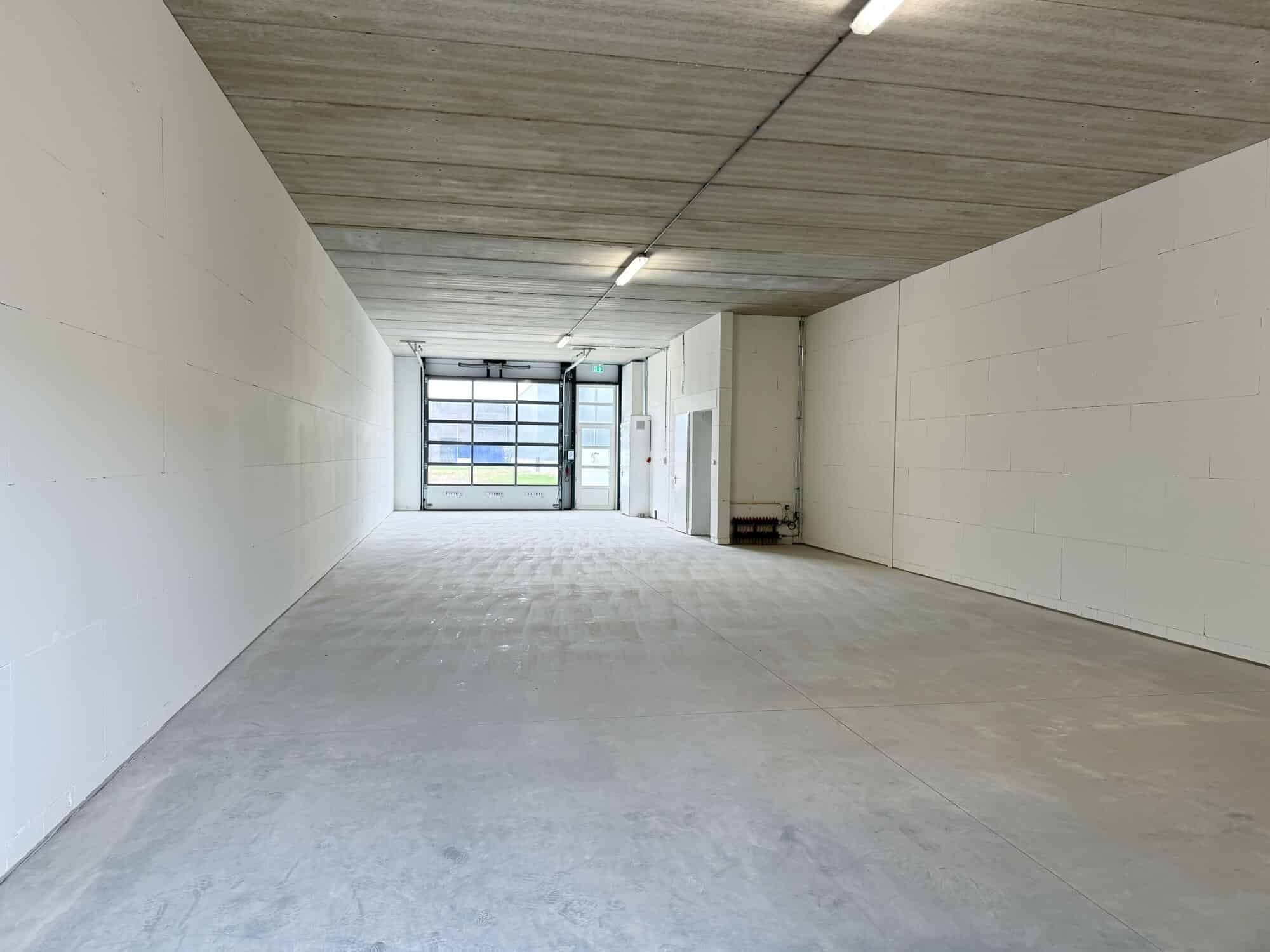 de ruimte van de bedrijfshal